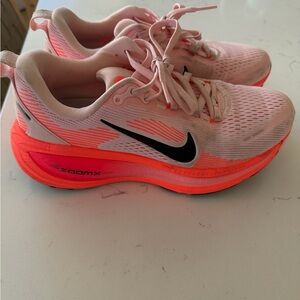 Nike Women's Vomero 18